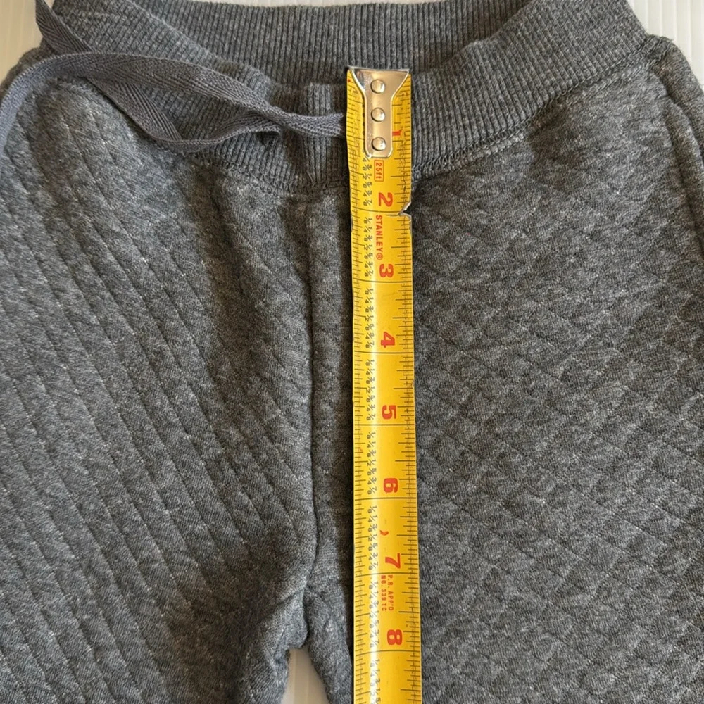 Gap kids gray quilted joggers. Girls size XS